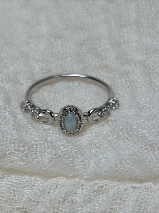 Jewelry - 925 Sterling Silver ring with oval opal center stone and small stone, Size 8